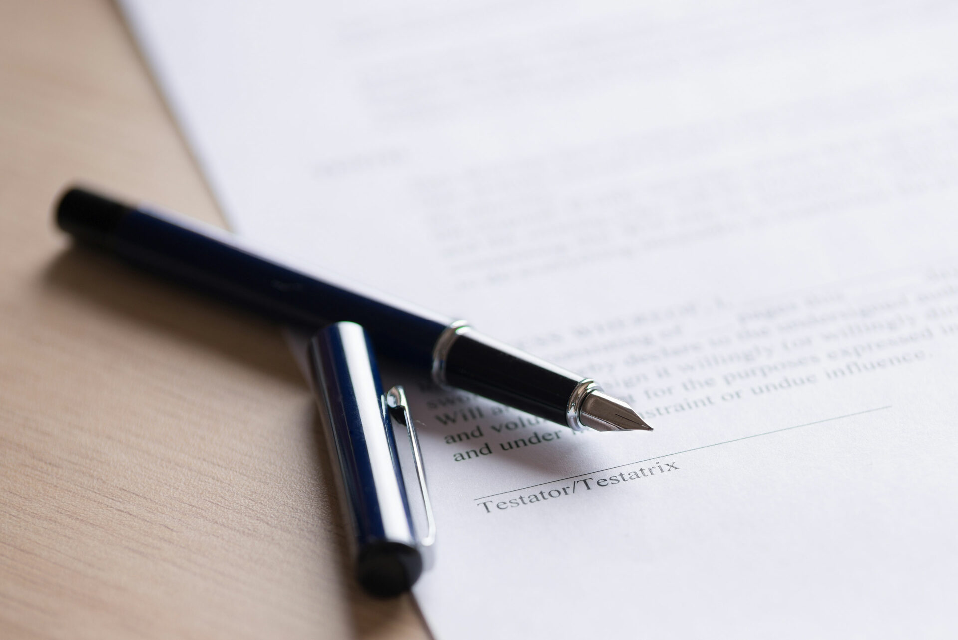 Unterschrift des Notarvertrages zum Erwerb eines Hauses oder einer Eigentumswohnung.