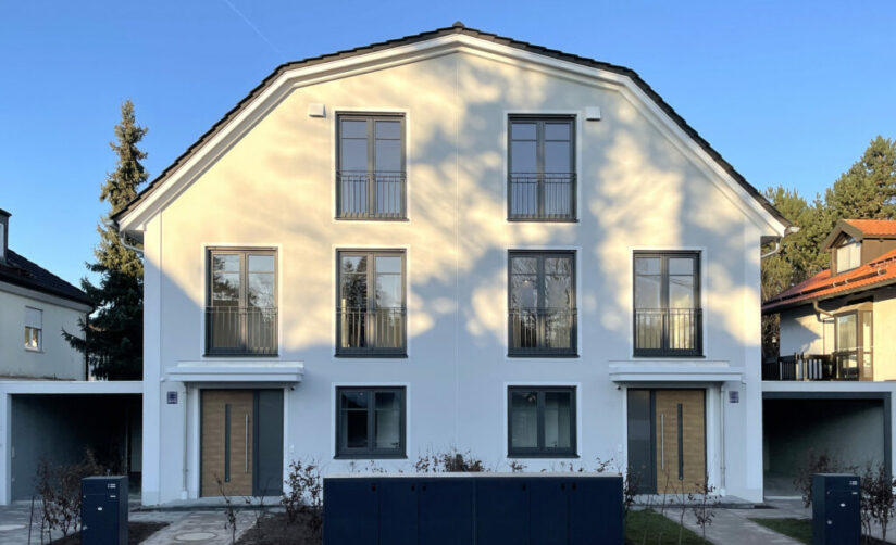 Außenansicht eines Neubau Doppelhauses in München Hadern von DOMINO Bau