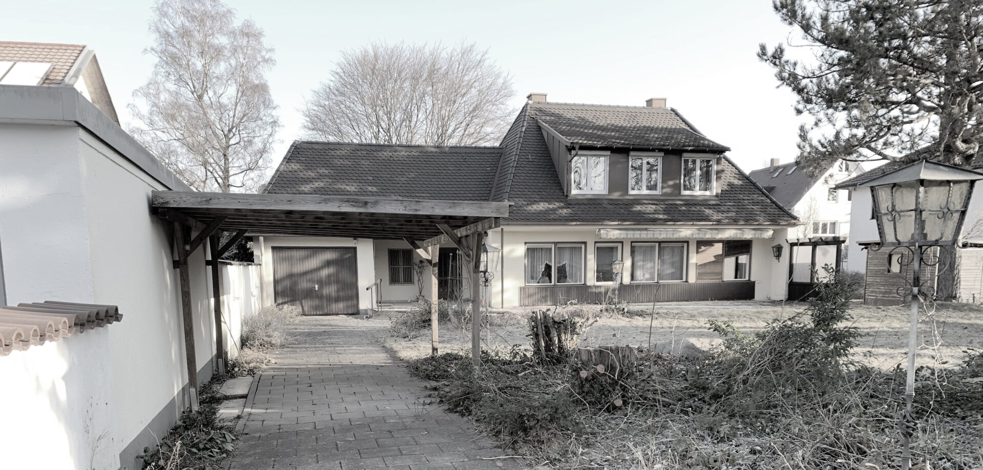 Ein altes Abbruchhaus, welches verkauft werden soll.