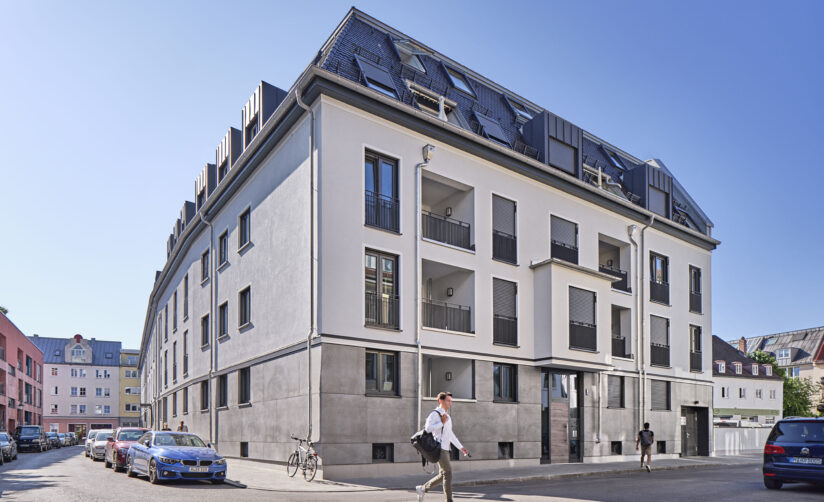 Foto (Straßenansicht) von einem Mehrfamilienhaus in Schwabing, erbaut von der Firma DOMINO Bau