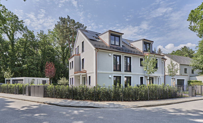Foto (Straßenansicht) von einem Doppelhaus in Oberschleißheim, erbaut von der Firma DOMINO Bau