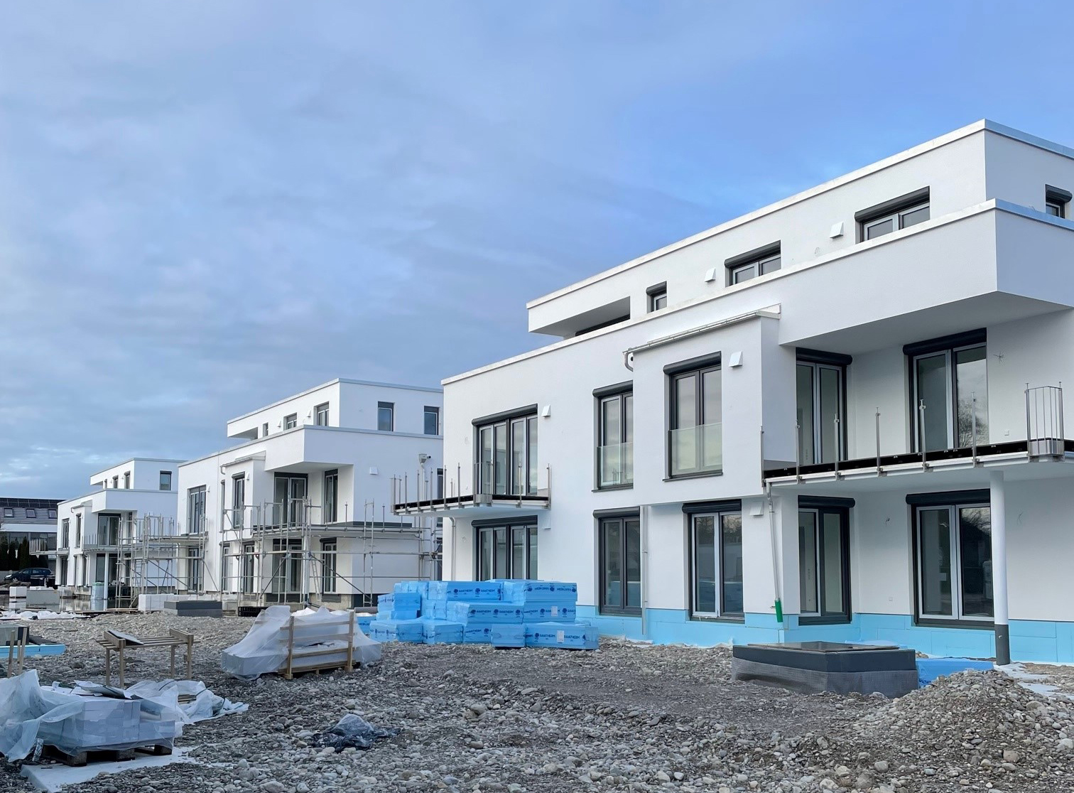 Neubau von sechs Neubau Mehrfamiliehäusern in Landsberg am Lech von DOMINO Bau