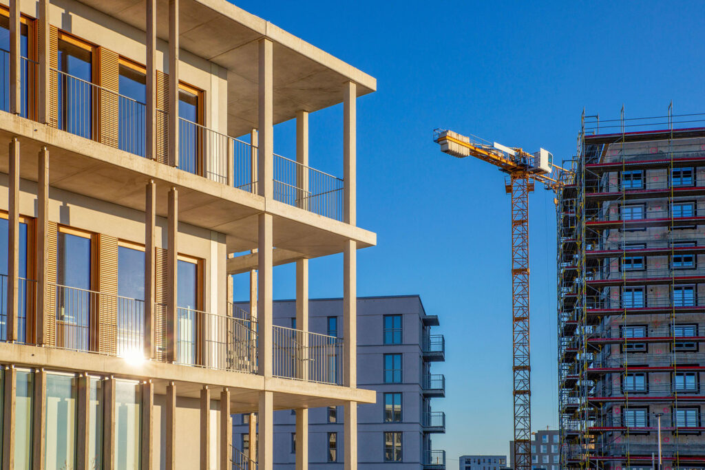 München Neubau bei blauem himmel