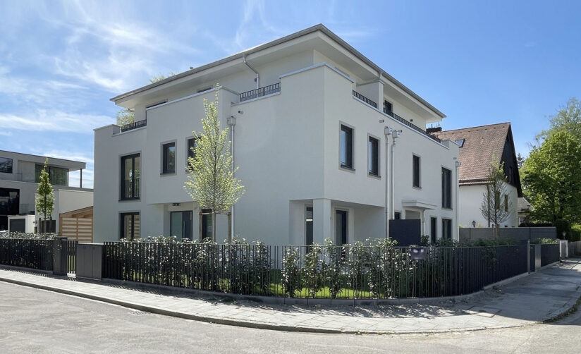 Modernes Dreifamilienhaus Neubau von DOMINO Bau in Solln München