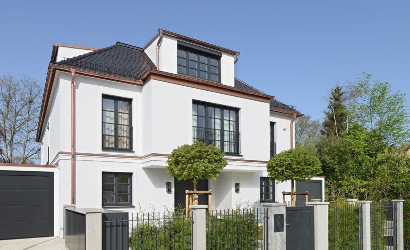 Außenansicht eines luxuriösen Einfamilienhaues in München Bogenhausen, neu erbaut von DOMINO Bau