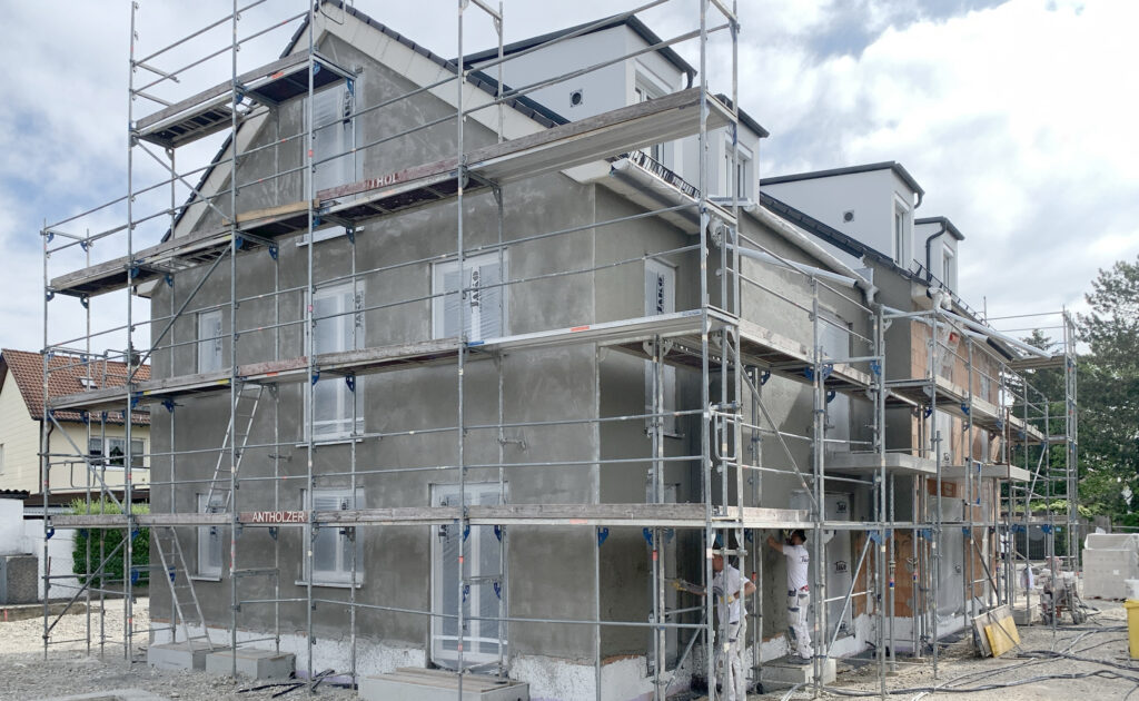 Verputztes Doppelhaus Garching