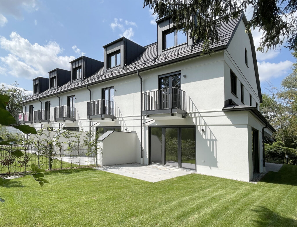 Außenansicht eines Neubau Reiheneckhauses von DOMINO Bau in München Pasing