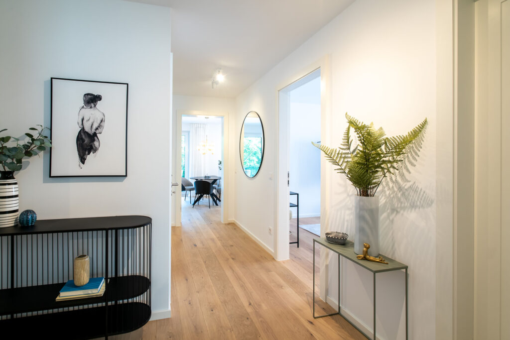 Flur einer Neubau Wohnung in einem Mehrfamilienhaus mit Tiefgarage von DOMINO Bau am Christoph-von-Gluck-Platz in München-Milbertshofen