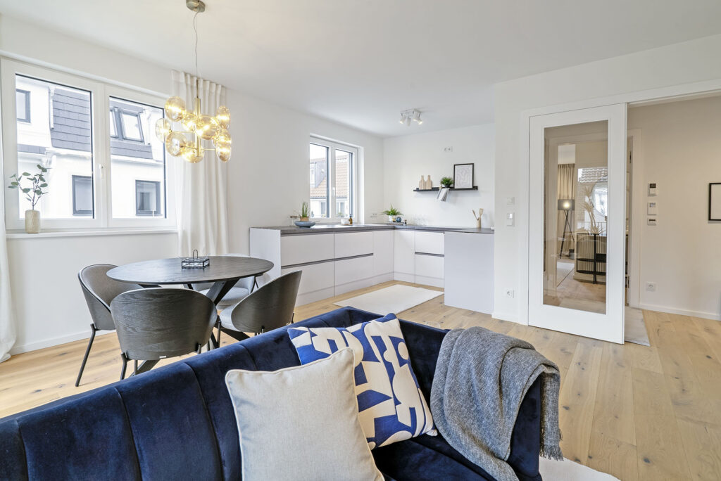 Bezugsfertige Neubauwohnung mit modernem Wohn-/Esszimmer