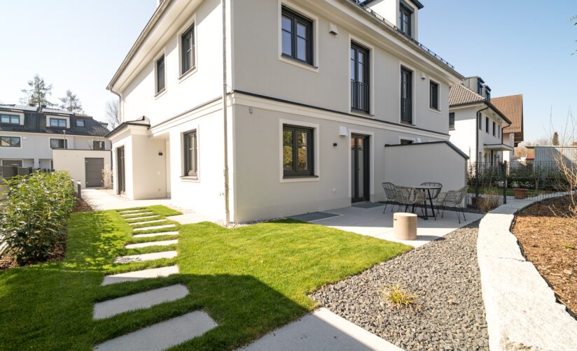 Foto einer Terrasse mit Ausrichtung Norden Doppelhaus Neubau München Sendling von DOMINO Bau