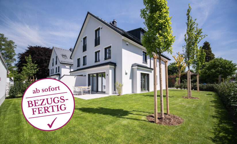 Gartenansicht mit Terrasse; Neubau Doppelhaus von DOMINO Bau in München Obermenzing