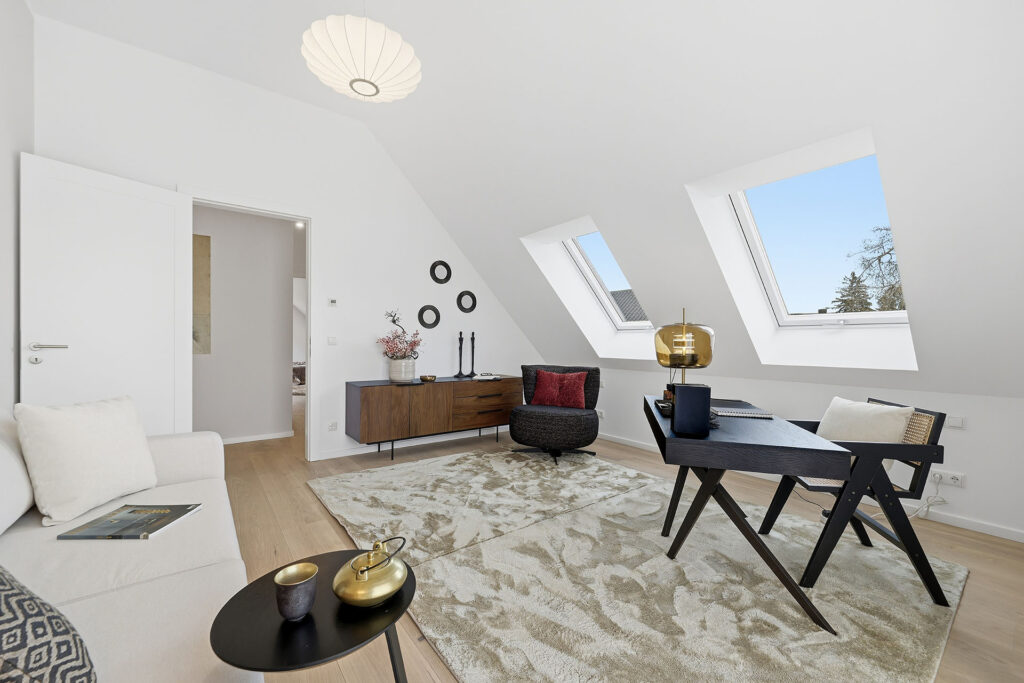 Photo of a study in the attic of a three-apartment building by DOMINO Bau in Munich Solln