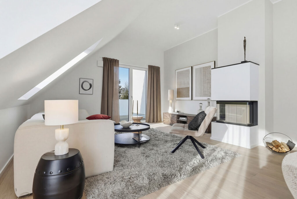 Foto eines Wohnbereichs im Dachgeschoss eines Mehrfamilienhauses mit drei Wohnungen von DOMINO Bau in München Solln