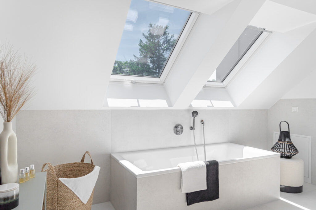 Badezimmer im Dachgeschoss Neubau Doppelhaus in München, Obermenzing