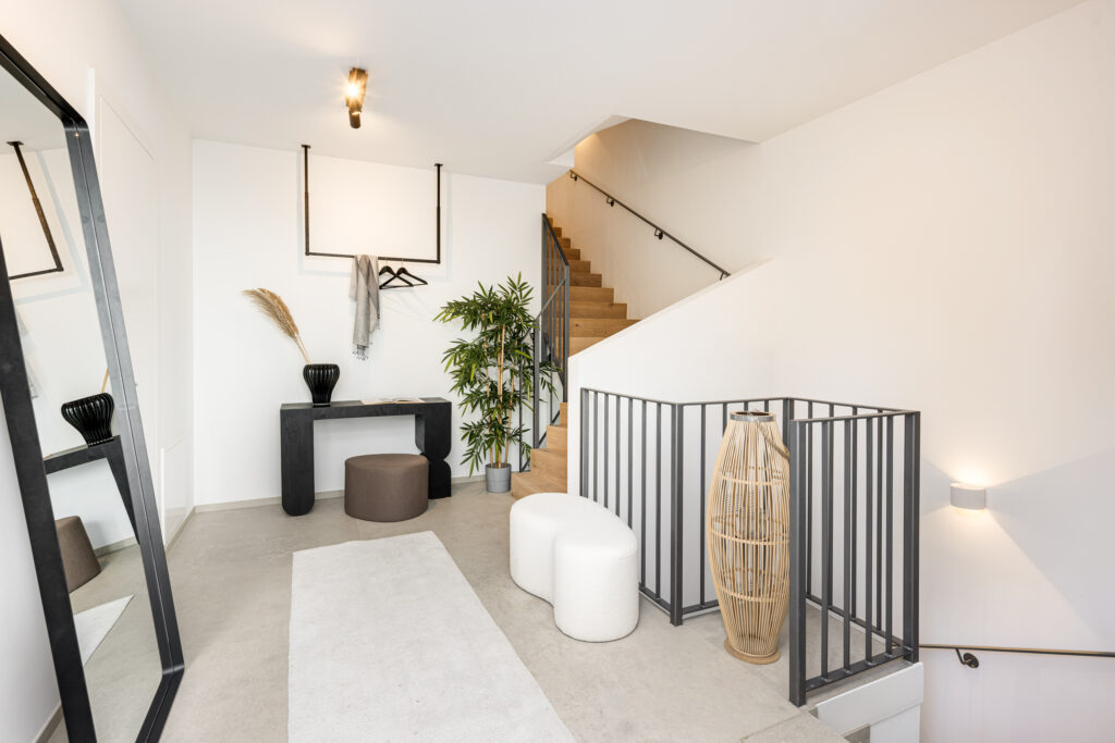 Foto von einem Eingangsbereich in einem Stadthaus von DOMINO Bau in Obermenzing