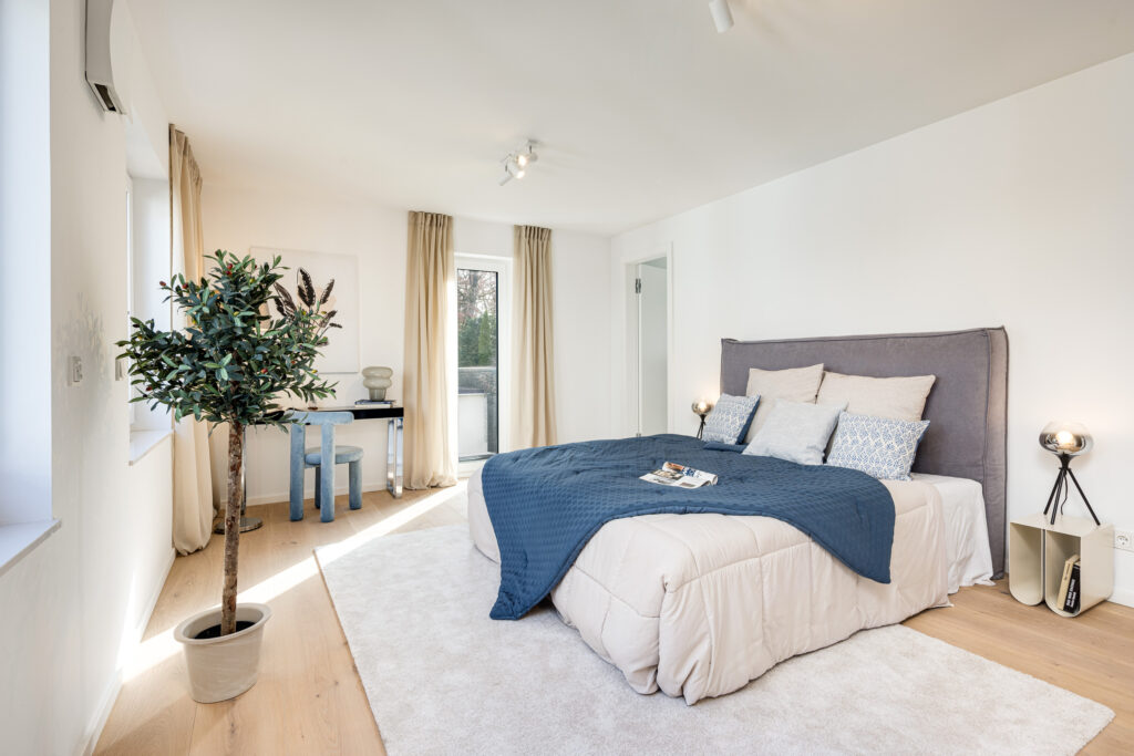 Foto von einem Schlafzimmer in einem Stadthaus von DOMINO Bau in Obermenzing