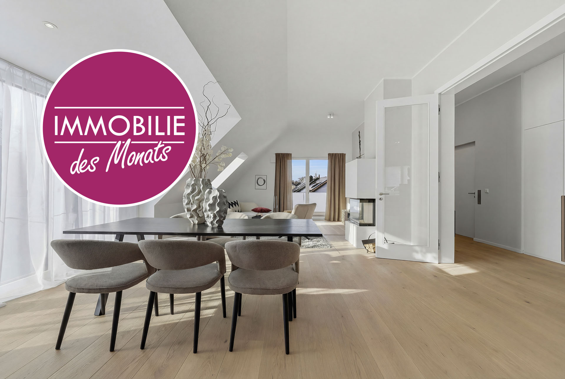 Foto eines Wohn-Essbereichs im Dachgeschoss eines Mehrfamilienhauses mit drei Wohnungen von DOMINO Bau in München Solln