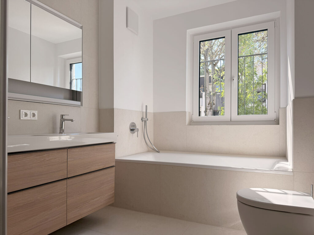 Foto eines Bades der fertigstellten Wohnung in der Wastelbauerstraße 10 in Obermenzing von Domino Bau