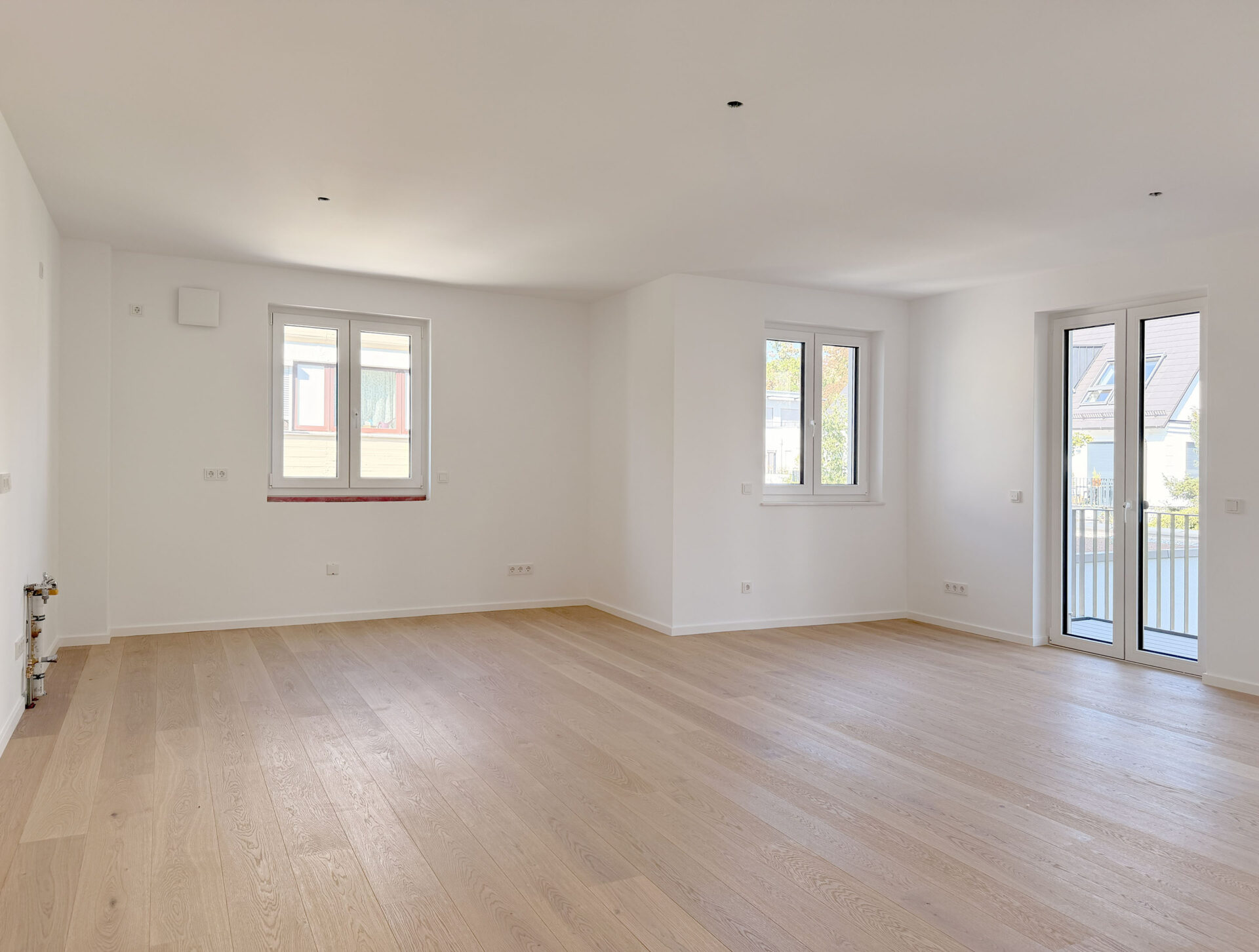 Foto eines Wohnzimmers der fertigstellten Wohnung in der Wastelbauerstraße 10 in Obermenzing von Domino Bau